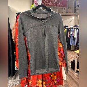 Mammut gray long sleeve quarter zip pullover laying thermal jacket size small